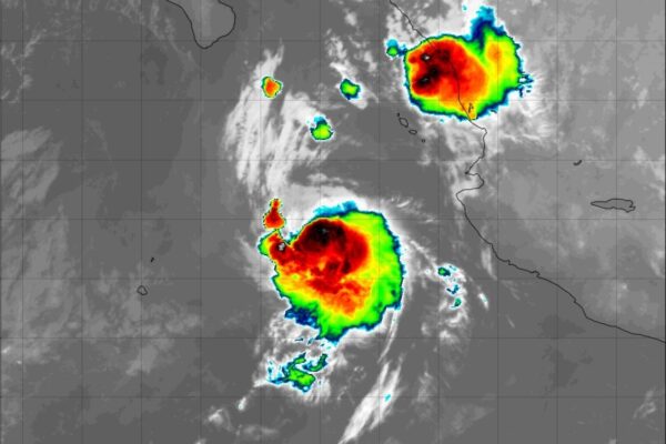 Simon vuelve a ganar fuerza mientras inundaciones dejan 6 muertos y 5 desaparecidos en México