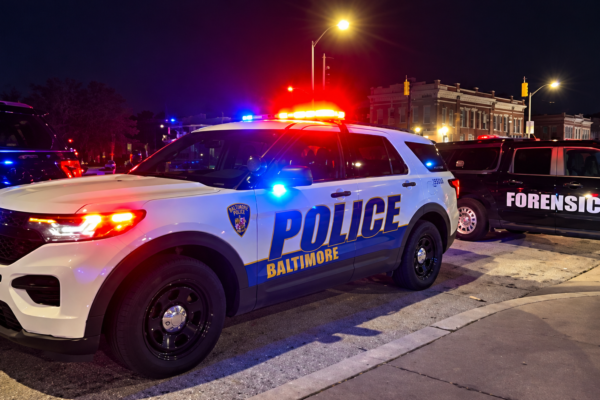 Violenta noche en Baltimore: cinco baleados y dos muertos en tiroteo